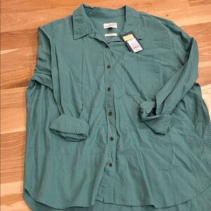 Universal Thread Green Button-Up Shirt